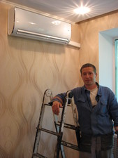 Олег Макуха. Монтаж кондиционера слева.Купер энд хантер &mdash; Макуха О.А.